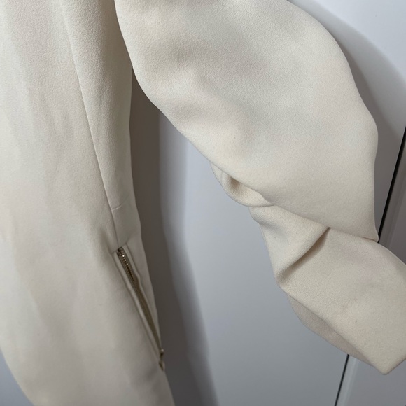 Blazer - Picture 3 of 6